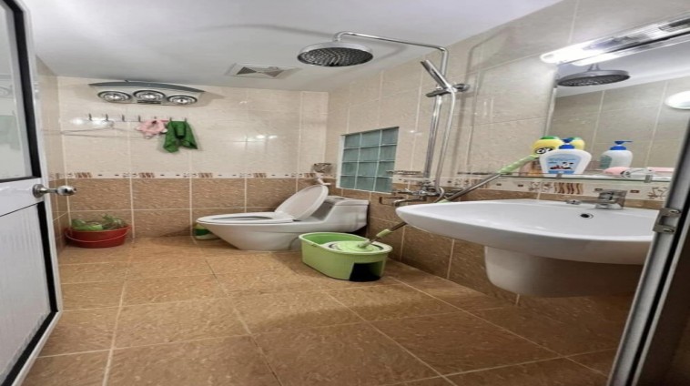 Cho thuê nhà ngõ oto Ở NHÓM 6 người Đường Láng-Đống Đa DT 30 m2 - 5 tầng - 3 ngủ - 4 vs - Giá 16Tr